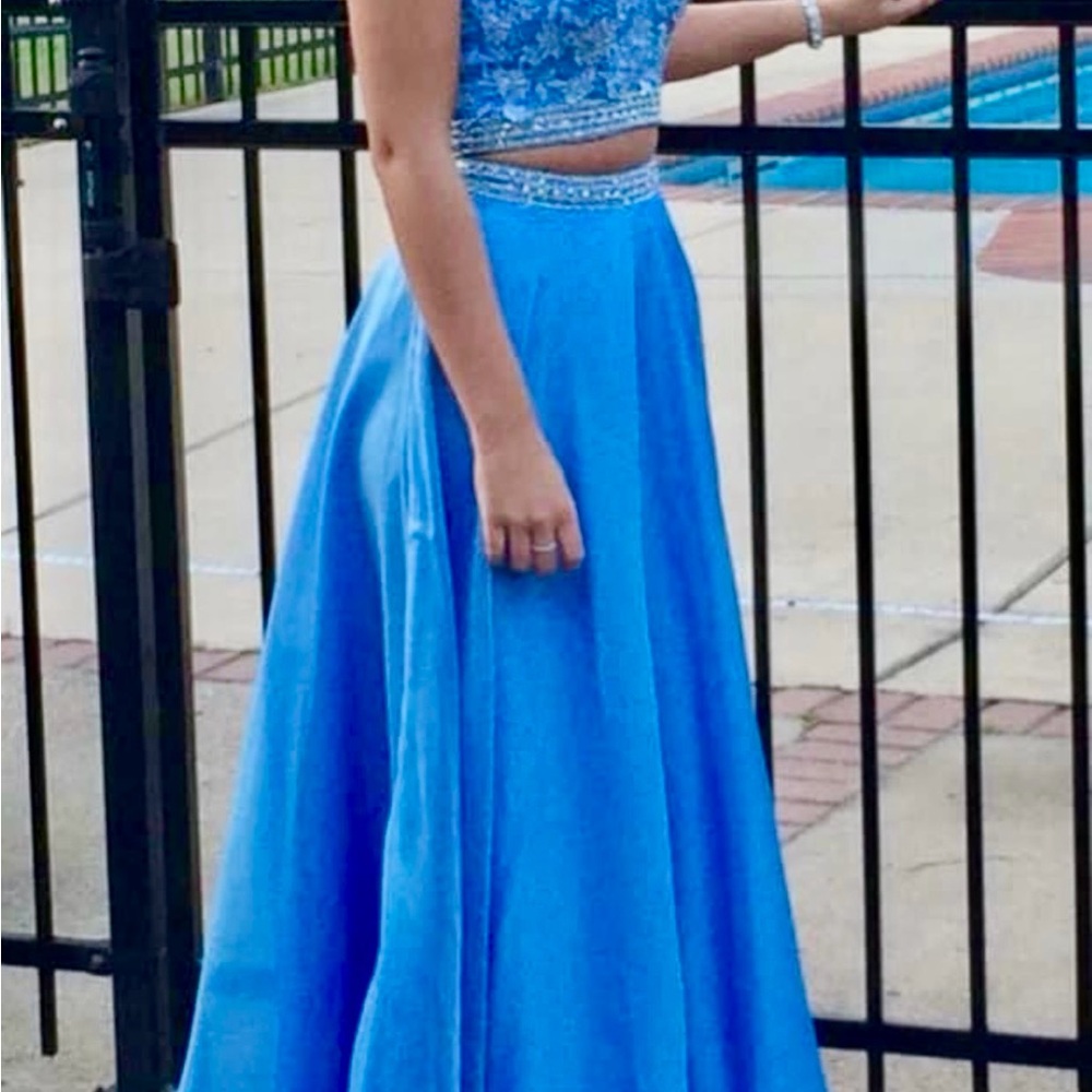 Elegant Blue Lace Evening Gown